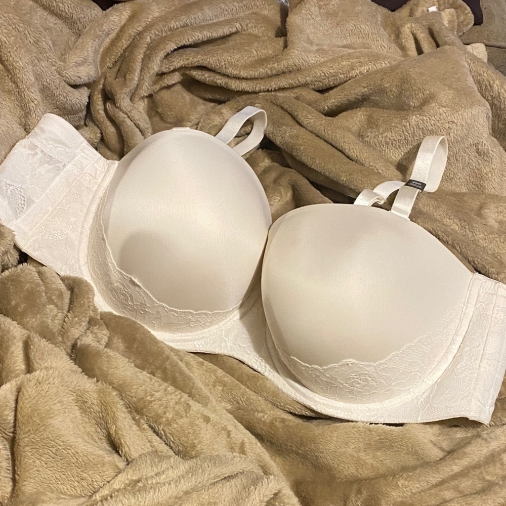 Chic Cream Lace Underwire Bra